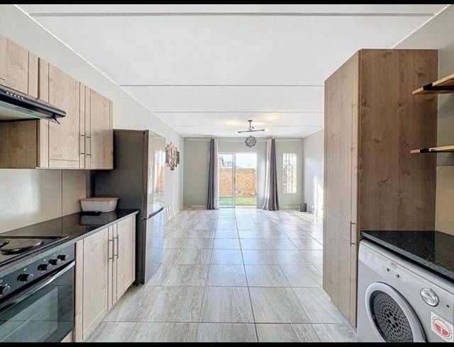 3 BEDROOM TOWNHOUSE FOR SALE IN SILVER LAKES